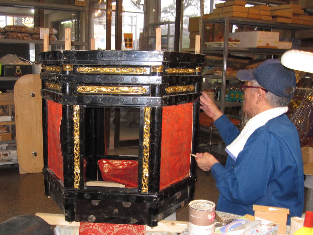 名匠技漆塗り職人３０有余人！